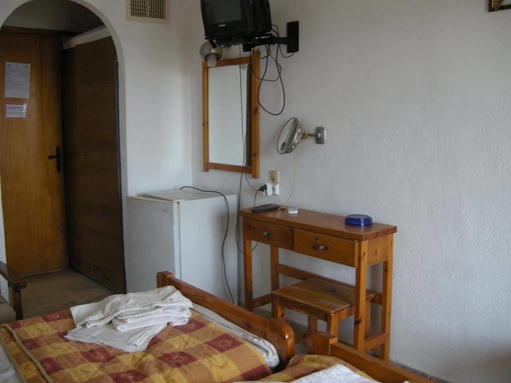 Myrmidon Hotel Agia Marina  エクステリア 写真
